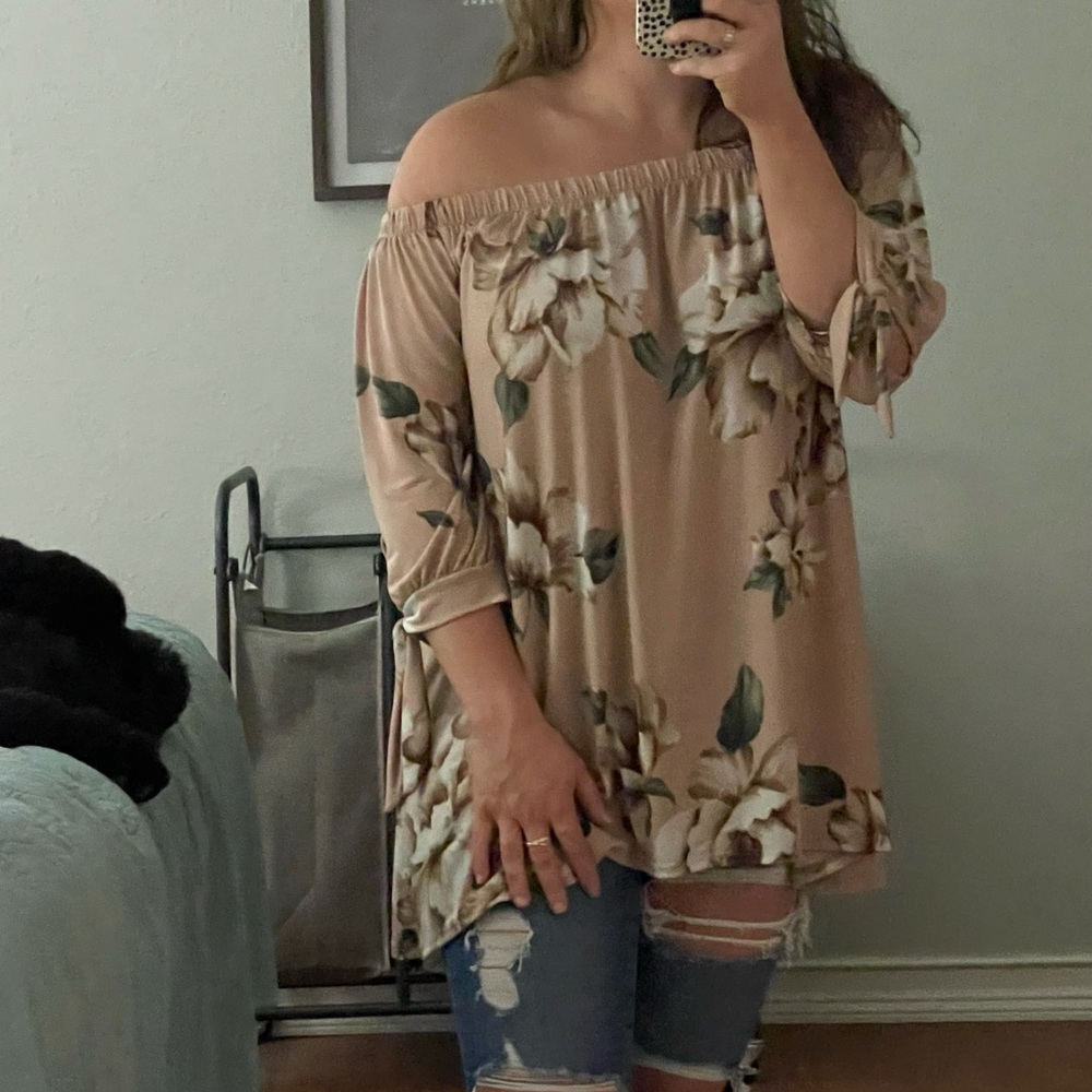 EUC Boutique Off The Shoulder Floral Top